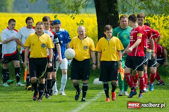 Zdjęcie w galerii na portalu naszraciborz.pl: Bieńkowice z Markowicami na remis. Piękne uderzenie Bogusława Zientka wiadomości z regionu