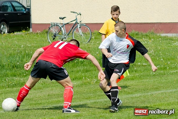 Zdjęcie w galerii na portalu naszraciborz.pl: Bieńkowice z Markowicami na remis. Piękne uderzenie Bogusława Zientka wiadomości z regionu