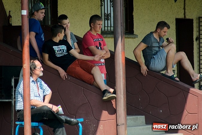 Zdjęcie w galerii na portalu naszraciborz.pl: Bieńkowice z Markowicami na remis. Piękne uderzenie Bogusława Zientka wiadomości z regionu