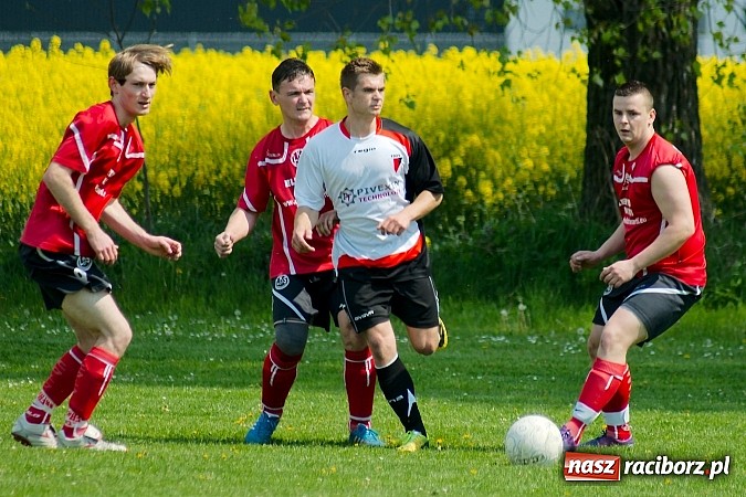 Zdjęcie w galerii na portalu naszraciborz.pl: Bieńkowice z Markowicami na remis. Piękne uderzenie Bogusława Zientka wiadomości z regionu