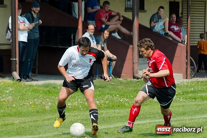 Zdjęcie w galerii na portalu naszraciborz.pl: Bieńkowice z Markowicami na remis. Piękne uderzenie Bogusława Zientka wiadomości z regionu