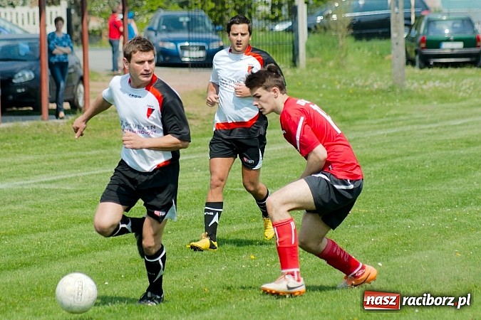 Zdjęcie w galerii na portalu naszraciborz.pl: Bieńkowice z Markowicami na remis. Piękne uderzenie Bogusława Zientka wiadomości z regionu