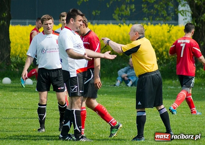 Zdjęcie w galerii na portalu naszraciborz.pl: Bieńkowice z Markowicami na remis. Piękne uderzenie Bogusława Zientka wiadomości z regionu