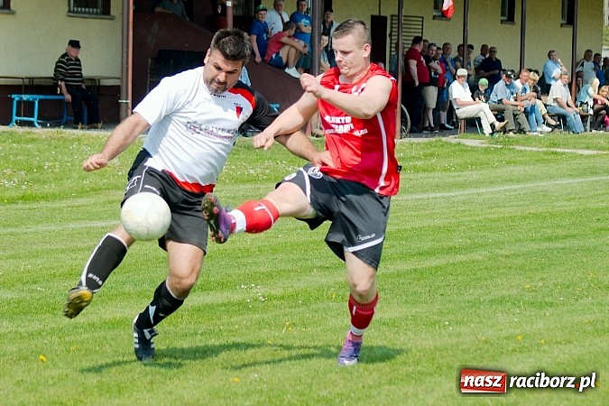 Zdjęcie w galerii na portalu naszraciborz.pl: Bieńkowice z Markowicami na remis. Piękne uderzenie Bogusława Zientka wiadomości z regionu