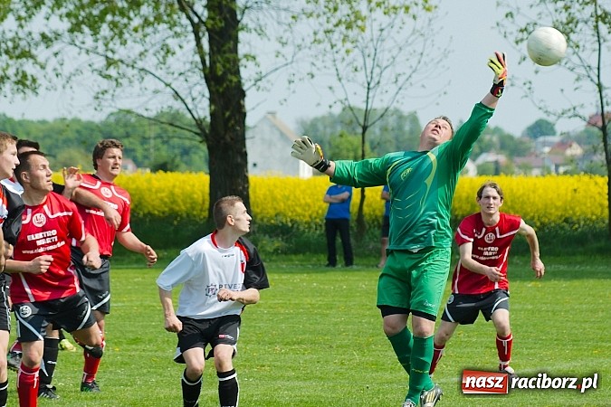 Zdjęcie w galerii na portalu naszraciborz.pl: Bieńkowice z Markowicami na remis. Piękne uderzenie Bogusława Zientka wiadomości z regionu