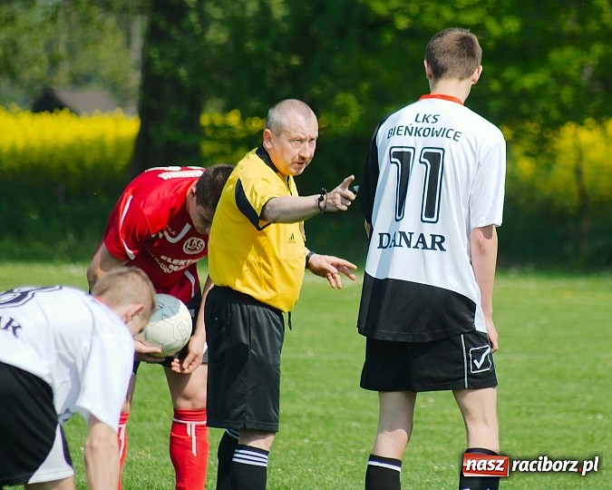 Zdjęcie w galerii na portalu naszraciborz.pl: Bieńkowice z Markowicami na remis. Piękne uderzenie Bogusława Zientka wiadomości z regionu