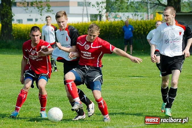 Zdjęcie w galerii na portalu naszraciborz.pl: Bieńkowice z Markowicami na remis. Piękne uderzenie Bogusława Zientka wiadomości z regionu