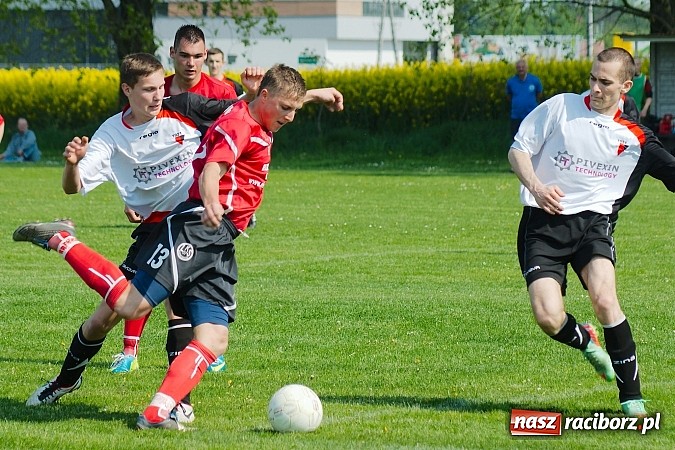 Zdjęcie w galerii na portalu naszraciborz.pl: Bieńkowice z Markowicami na remis. Piękne uderzenie Bogusława Zientka wiadomości z regionu