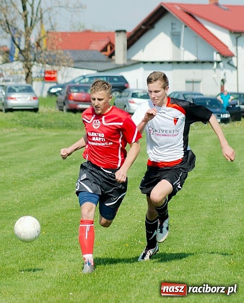 Zdjęcie w galerii na portalu naszraciborz.pl: Bieńkowice z Markowicami na remis. Piękne uderzenie Bogusława Zientka wiadomości z regionu
