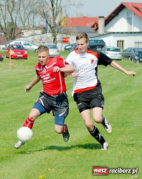 Zdjęcie w galerii na portalu naszraciborz.pl: Bieńkowice z Markowicami na remis. Piękne uderzenie Bogusława Zientka wiadomości z regionu