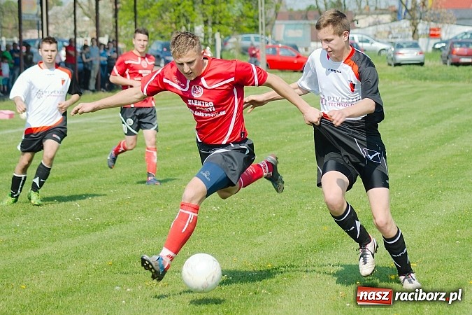 Zdjęcie w galerii na portalu naszraciborz.pl: Bieńkowice z Markowicami na remis. Piękne uderzenie Bogusława Zientka wiadomości z regionu