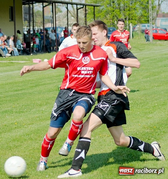 Zdjęcie w galerii na portalu naszraciborz.pl: Bieńkowice z Markowicami na remis. Piękne uderzenie Bogusława Zientka wiadomości z regionu