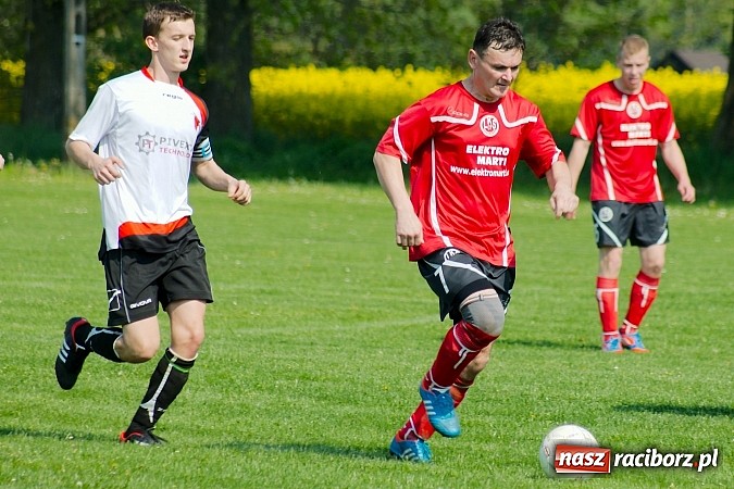 Zdjęcie w galerii na portalu naszraciborz.pl: Bieńkowice z Markowicami na remis. Piękne uderzenie Bogusława Zientka wiadomości z regionu