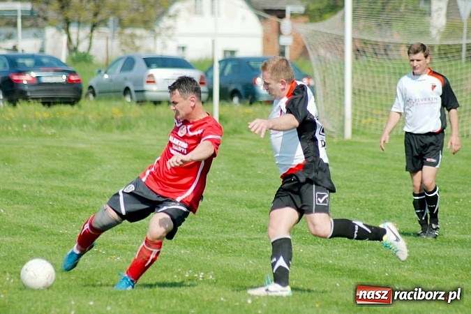 Zdjęcie w galerii na portalu naszraciborz.pl: Bieńkowice z Markowicami na remis. Piękne uderzenie Bogusława Zientka wiadomości z regionu