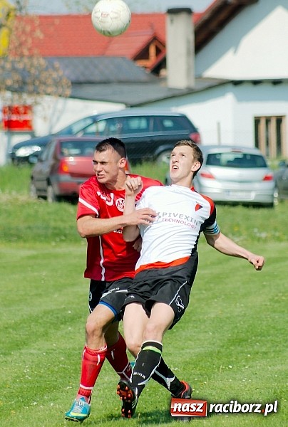 Zdjęcie w galerii na portalu naszraciborz.pl: Bieńkowice z Markowicami na remis. Piękne uderzenie Bogusława Zientka wiadomości z regionu