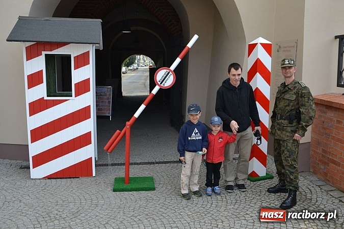 Zdjęcie w galerii na portalu naszraciborz.pl: 10 lat Polski w UE. Piknik ze Strażą Graniczną na Zamku Piastowskim wiadomości z regionu