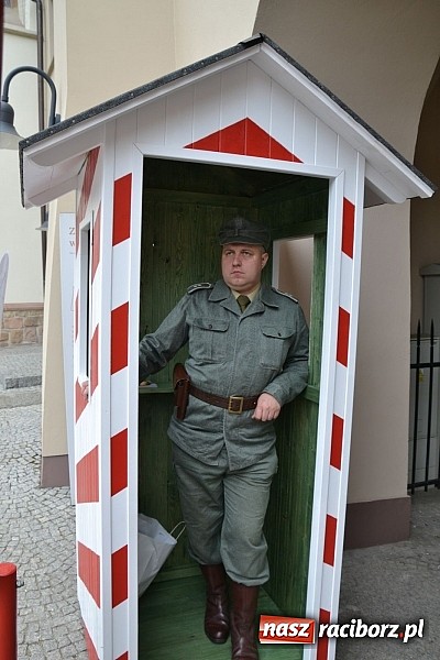 Zdjęcie w galerii na portalu naszraciborz.pl: 10 lat Polski w UE. Piknik ze Strażą Graniczną na Zamku Piastowskim wiadomości z regionu