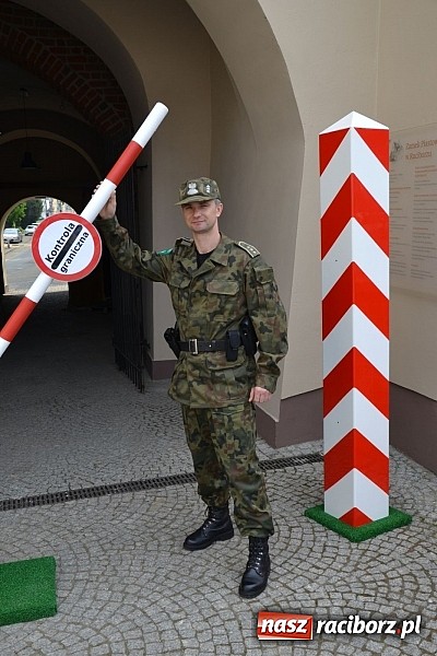 Zdjęcie w galerii na portalu naszraciborz.pl: 10 lat Polski w UE. Piknik ze Strażą Graniczną na Zamku Piastowskim wiadomości z regionu