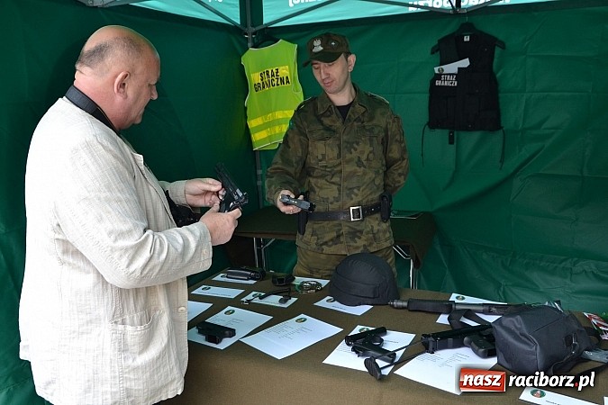 Zdjęcie w galerii na portalu naszraciborz.pl: 10 lat Polski w UE. Piknik ze Strażą Graniczną na Zamku Piastowskim wiadomości z regionu