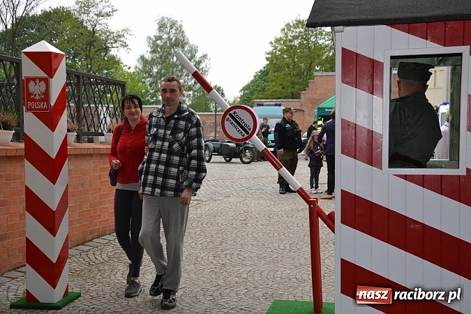 Zdjęcie w galerii na portalu naszraciborz.pl: 10 lat Polski w UE. Piknik ze Strażą Graniczną na Zamku Piastowskim wiadomości z regionu