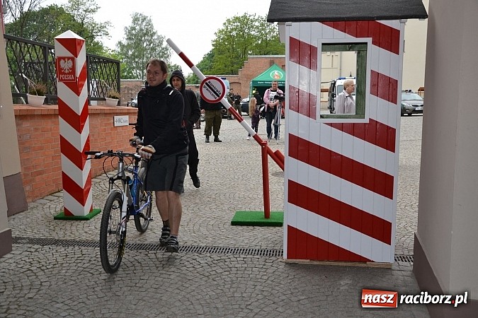 Zdjęcie w galerii na portalu naszraciborz.pl: 10 lat Polski w UE. Piknik ze Strażą Graniczną na Zamku Piastowskim wiadomości z regionu