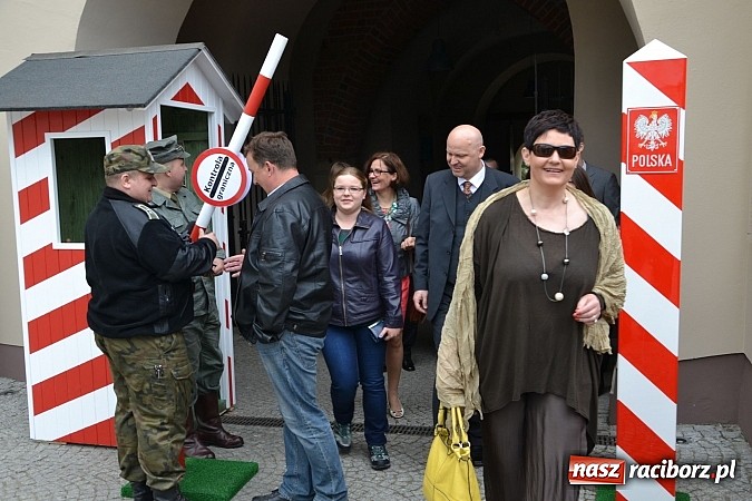 Zdjęcie w galerii na portalu naszraciborz.pl: 10 lat Polski w UE. Piknik ze Strażą Graniczną na Zamku Piastowskim wiadomości z regionu