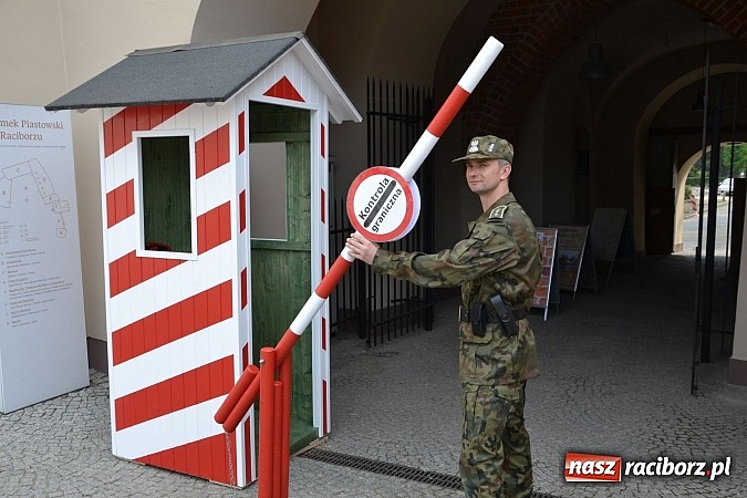 Zdjęcie w galerii na portalu naszraciborz.pl: 10 lat Polski w UE. Piknik ze Strażą Graniczną na Zamku Piastowskim wiadomości z regionu