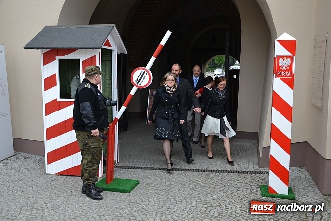 Zdjęcie w galerii na portalu naszraciborz.pl: 10 lat Polski w UE. Piknik ze Strażą Graniczną na Zamku Piastowskim wiadomości z regionu