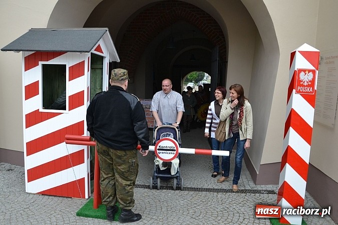 Zdjęcie w galerii na portalu naszraciborz.pl: 10 lat Polski w UE. Piknik ze Strażą Graniczną na Zamku Piastowskim wiadomości z regionu