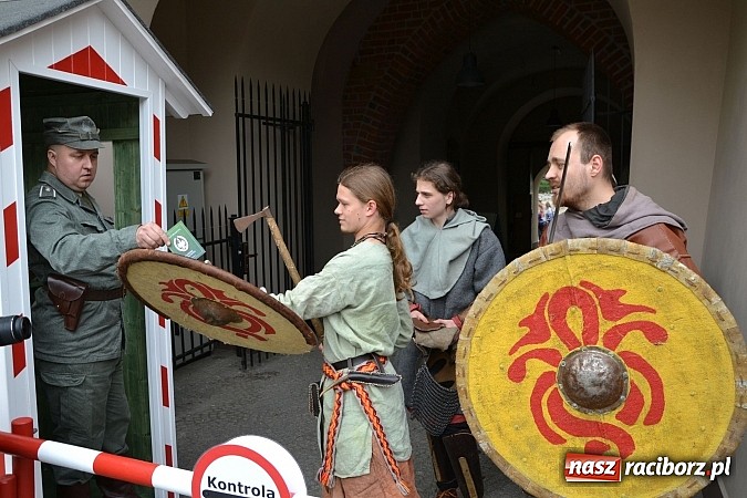 Zdjęcie w galerii na portalu naszraciborz.pl: 10 lat Polski w UE. Piknik ze Strażą Graniczną na Zamku Piastowskim wiadomości z regionu