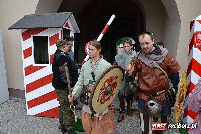 Zdjęcie w galerii na portalu naszraciborz.pl: 10 lat Polski w UE. Piknik ze Strażą Graniczną na Zamku Piastowskim wiadomości z regionu