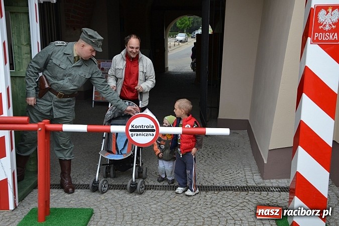 Zdjęcie w galerii na portalu naszraciborz.pl: 10 lat Polski w UE. Piknik ze Strażą Graniczną na Zamku Piastowskim wiadomości z regionu
