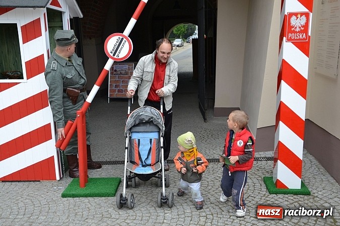 Zdjęcie w galerii na portalu naszraciborz.pl: 10 lat Polski w UE. Piknik ze Strażą Graniczną na Zamku Piastowskim wiadomości z regionu