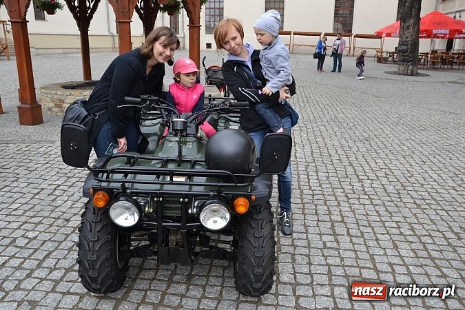 Zdjęcie w galerii na portalu naszraciborz.pl: 10 lat Polski w UE. Piknik ze Strażą Graniczną na Zamku Piastowskim wiadomości z regionu