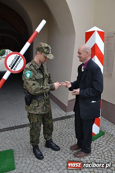 Zdjęcie w galerii na portalu naszraciborz.pl: 10 lat Polski w UE. Piknik ze Strażą Graniczną na Zamku Piastowskim wiadomości z regionu