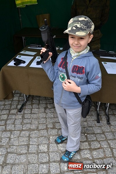 Zdjęcie w galerii na portalu naszraciborz.pl: 10 lat Polski w UE. Piknik ze Strażą Graniczną na Zamku Piastowskim wiadomości z regionu