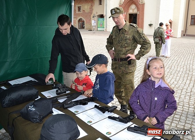 Zdjęcie w galerii na portalu naszraciborz.pl: 10 lat Polski w UE. Piknik ze Strażą Graniczną na Zamku Piastowskim wiadomości z regionu