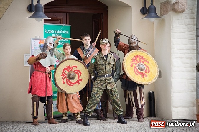 Zdjęcie w galerii na portalu naszraciborz.pl: 10 lat Polski w UE. Piknik ze Strażą Graniczną na Zamku Piastowskim wiadomości z regionu