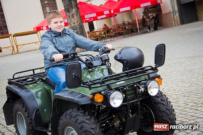 Zdjęcie w galerii na portalu naszraciborz.pl: 10 lat Polski w UE. Piknik ze Strażą Graniczną na Zamku Piastowskim wiadomości z regionu