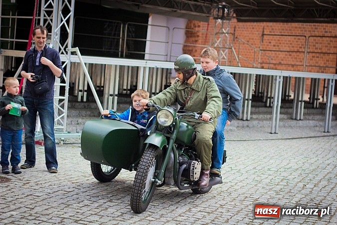 Zdjęcie w galerii na portalu naszraciborz.pl: 10 lat Polski w UE. Piknik ze Strażą Graniczną na Zamku Piastowskim wiadomości z regionu