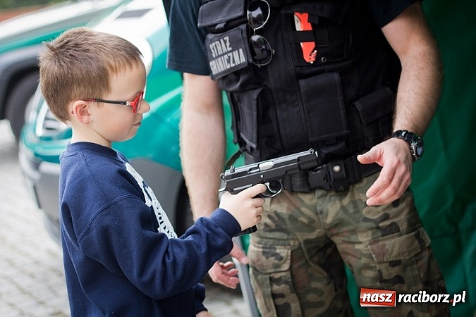 Zdjęcie w galerii na portalu naszraciborz.pl: 10 lat Polski w UE. Piknik ze Strażą Graniczną na Zamku Piastowskim wiadomości z regionu