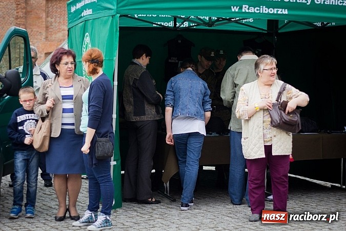 Zdjęcie w galerii na portalu naszraciborz.pl: 10 lat Polski w UE. Piknik ze Strażą Graniczną na Zamku Piastowskim wiadomości z regionu