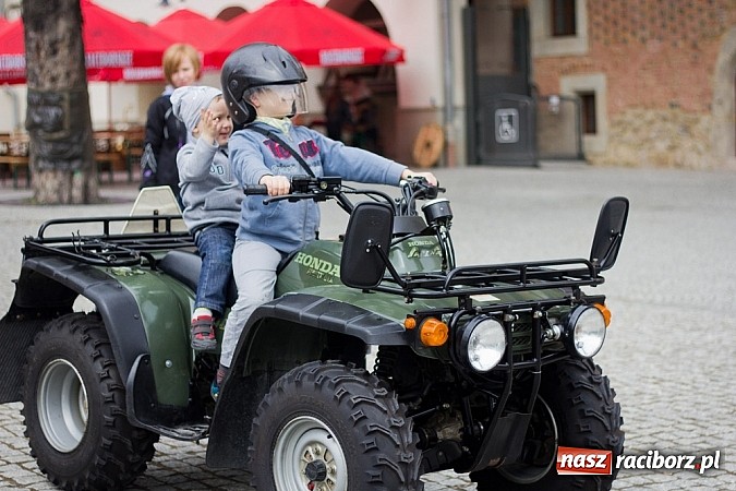 Zdjęcie w galerii na portalu naszraciborz.pl: 10 lat Polski w UE. Piknik ze Strażą Graniczną na Zamku Piastowskim wiadomości z regionu