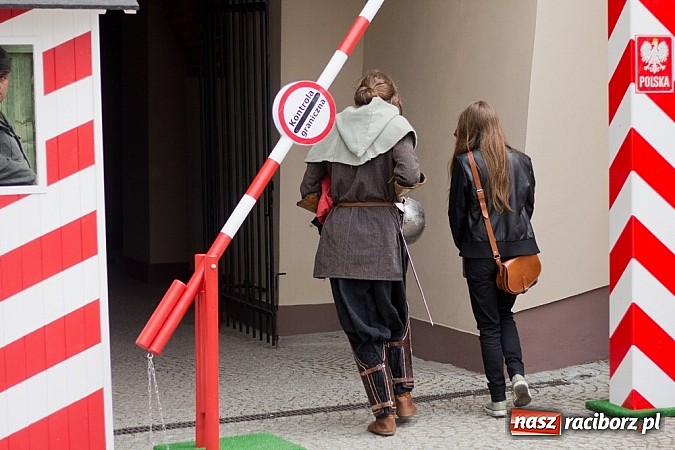 Zdjęcie w galerii na portalu naszraciborz.pl: 10 lat Polski w UE. Piknik ze Strażą Graniczną na Zamku Piastowskim wiadomości z regionu