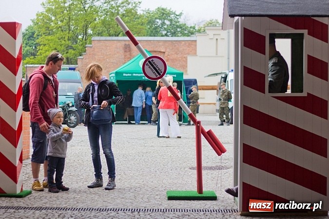 Zdjęcie w galerii na portalu naszraciborz.pl: 10 lat Polski w UE. Piknik ze Strażą Graniczną na Zamku Piastowskim wiadomości z regionu