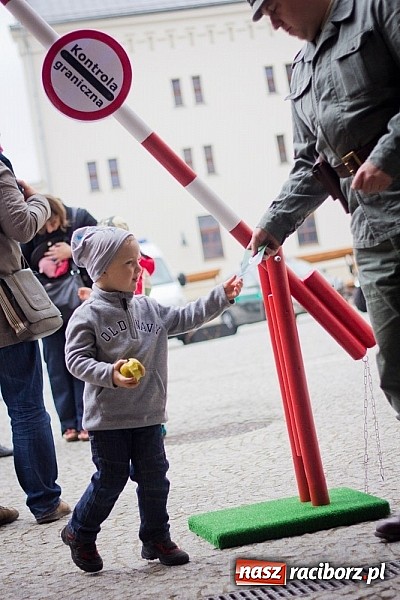 Zdjęcie w galerii na portalu naszraciborz.pl: 10 lat Polski w UE. Piknik ze Strażą Graniczną na Zamku Piastowskim wiadomości z regionu
