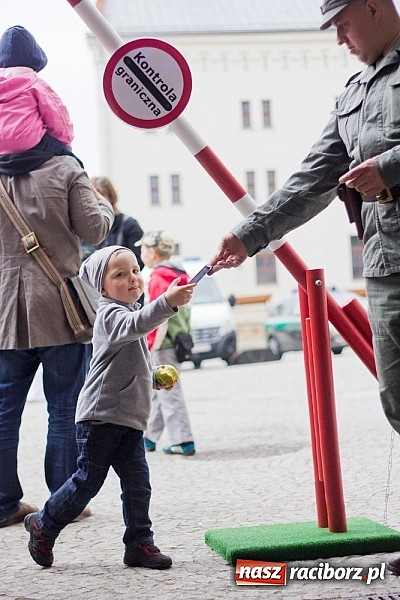 Zdjęcie w galerii na portalu naszraciborz.pl: 10 lat Polski w UE. Piknik ze Strażą Graniczną na Zamku Piastowskim wiadomości z regionu