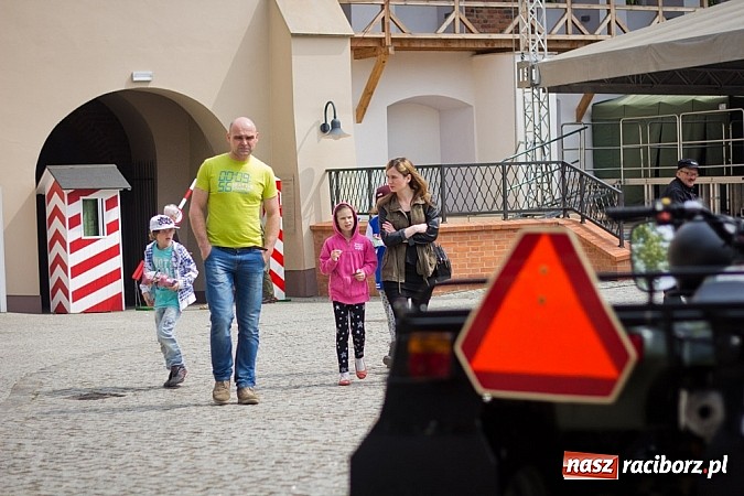Zdjęcie w galerii na portalu naszraciborz.pl: 10 lat Polski w UE. Piknik ze Strażą Graniczną na Zamku Piastowskim wiadomości z regionu