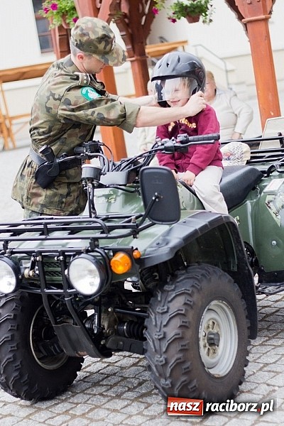 Zdjęcie w galerii na portalu naszraciborz.pl: 10 lat Polski w UE. Piknik ze Strażą Graniczną na Zamku Piastowskim wiadomości z regionu