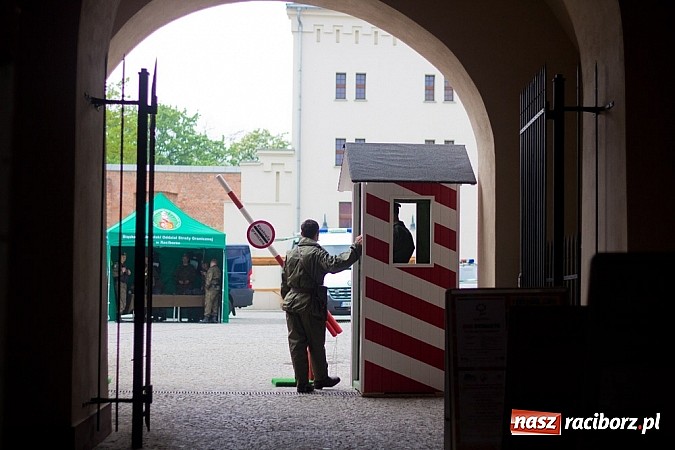 Zdjęcie w galerii na portalu naszraciborz.pl: 10 lat Polski w UE. Piknik ze Strażą Graniczną na Zamku Piastowskim wiadomości z regionu